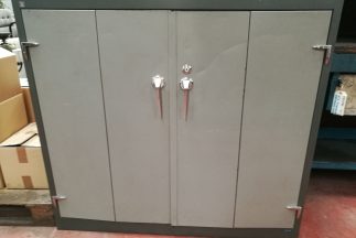 METALLIC CABINET WITH TWO SHELVES