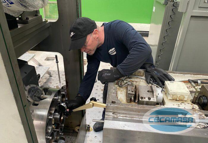 Instalación de fresadora ZAYER por técnicos de Cecamasa